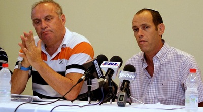 צביקה ליבר עם צביקה שרף (יניב גונן)