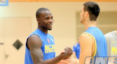 שון ג´יימס (משה חרמון)