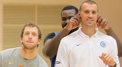 ניקולה וויצ´יץ, סופו וג´ו אינגלס (משה חרמון)