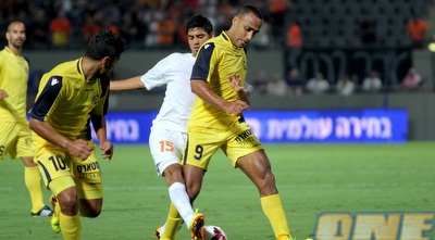 זמיר לוחץ על מהראן ראדי (יניב גונן)