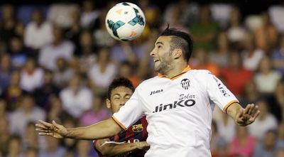 אדיל ראמי מעל ניימאר (רויטרס) אדיל ראמי מעל ניימאר (רויטרס)