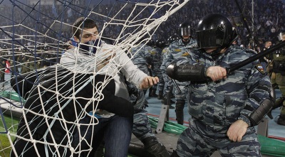 אוהדי זניט מתפרעים (רויטרס)
