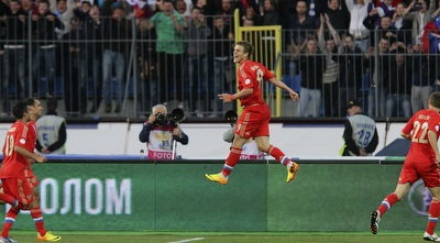 קוקורין באוויר אחרי השער האדיר שלו (רויטרס)