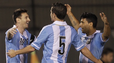 מסי ואגוארו חוגגים. ומול בוסניה? (רויטרס)