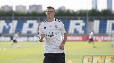 בייל. נראה די מרוצה (האתר הרשמי) בייל. נראה די מרוצה (האתר הרשמי)