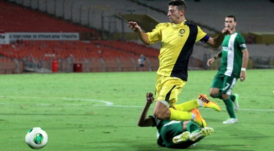 בן חמו מכשיל את אביב (יניב גונן) בן חמו מכשיל את אביב (יניב גונן)