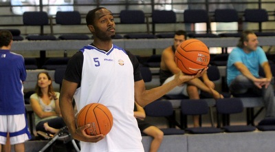 מייק אומה. הצטיין בבני השרון  (חגי ניזרי)