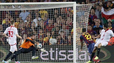 דני אלבס נוגח פנימה (רויטרס)