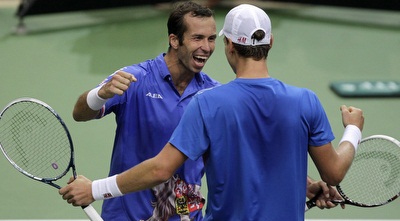 הצ´כים חוגגים עלייה לגמר (רויטרס)