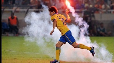 אדורנו מגלה את הזהות בקפריסין