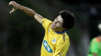 אדורנו חוגג