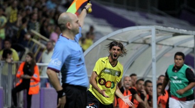 חסן רותח על הרמת הדגל (יניב גונן)