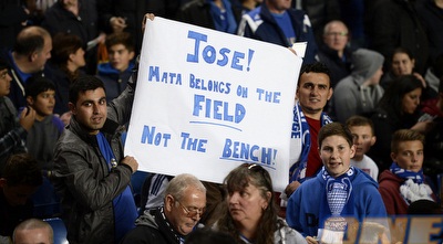 אוהדי צ´לסי פונים לז´וזה מוריניו בנוגע לחואן מאטה (רויטרס) אוהדי צ´לסי פונים לז´וזה מוריניו בנוגע לחואן מאטה (רויטרס)