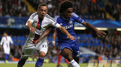 וויליאן מנסה להקדים את מרסלו דיאס (רויטרס) וויליאן מנסה להקדים את מרסלו דיאס (רויטרס)