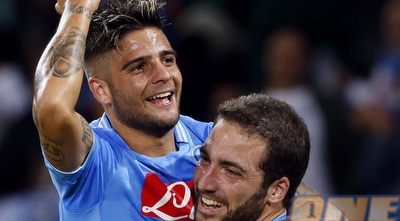 לורנצו אינסינייה חוגג עם גונסאלו היגוואין (רויטרס) לורנצו אינסינייה חוגג עם גונסאלו היגוואין (רויטרס)