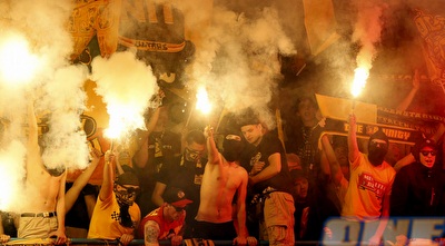 אוהדי דורטמונד משתוללים (רויטרס) אוהדי דורטמונד משתוללים (רויטרס)