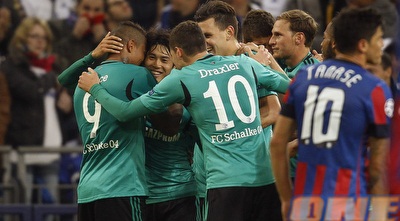 אטסוטו אושידה חוגג עם חבריו (רויטרס) אטסוטו אושידה חוגג עם חבריו (רויטרס)