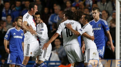 שחקני באזל חוגגים את הניצחון המדהים (רויטרס) שחקני באזל חוגגים את הניצחון המדהים (רויטרס)