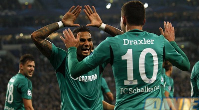 קווין פרינס בואטנג חוגג עם יוליאן דרקסלר (רויטרס) קווין פרינס בואטנג חוגג עם יוליאן דרקסלר (רויטרס)