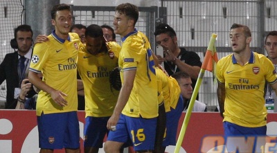 מסוט אוזיל חוגג עם חבריו החדשים (רויטרס) מסוט אוזיל חוגג עם חבריו החדשים (רויטרס)