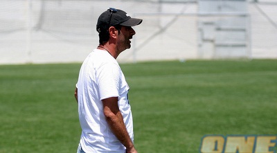 המאמן חיים שאבו חוגג את העליה לליגת העל (ליאור טימור) המאמן חיים שאבו חוגג את העליה לליגת העל (ליאור טימור)