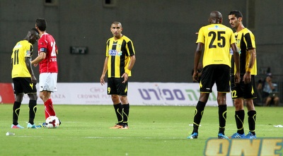 קריאף ואייס קרים מנסים למצוא פתרון (שי לוי)