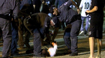 המשטרה תופסת את אחד המתפרעים בקריית אליעזר (יניב גונן)