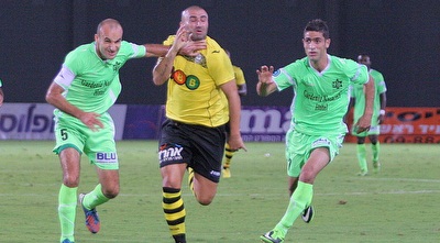 מוחמד עלוש פוגע בערן לוי (משה חרמון)