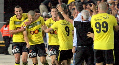 שחקני נתניה חוגגים (משה חרמון)