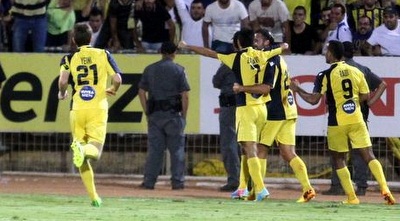 שחקני מכבי ת&qout;א חוגגים (עמית מצפה) שחקני מכבי ת&qout;א חוגגים (עמית מצפה)