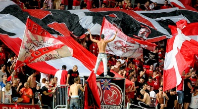 אוהדי הפועל (משה חרמון)