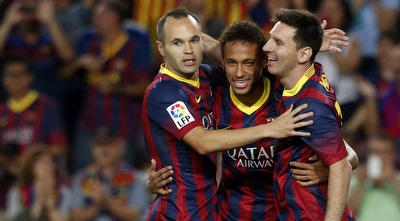 אינייסטה, מסי וניימאר חוגגים (רויטרס)