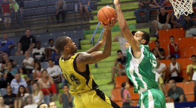 בנט דייויס עולה לסל (חגי ניזרי)