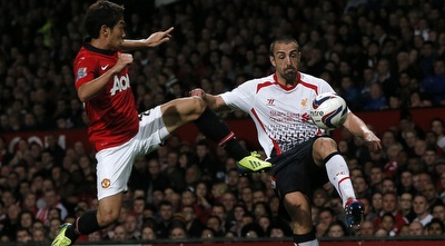 חוזה אנריקה מגביה לויקטור מוזס (רויטרס)