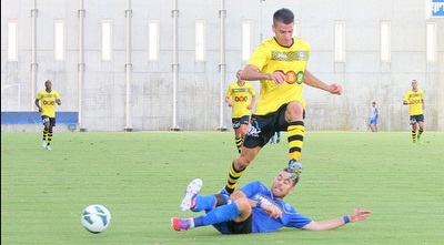 ניר אברג´יל מתחמק מתיקול (משה חרמון)