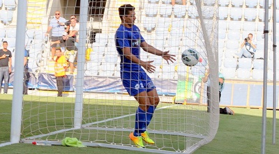 יוגב בן סימון עם הכדור ברשת (משה חרמון)