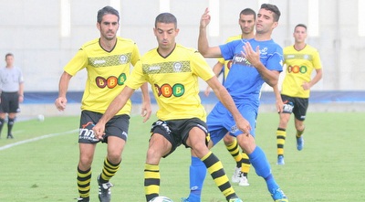 שלו מנשה עם הכדור (משה חרמון)