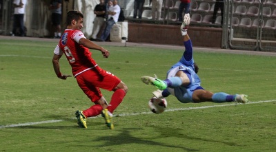 שאראנוב הודף כדור של גדיר (עמית מצפה)