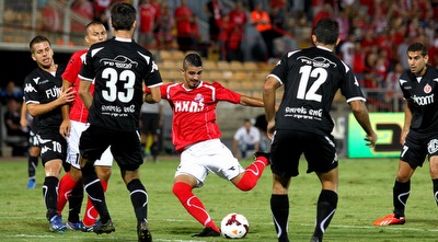 עזאם בועט לשער. היישר לידיו של קליימן (שי לוי)