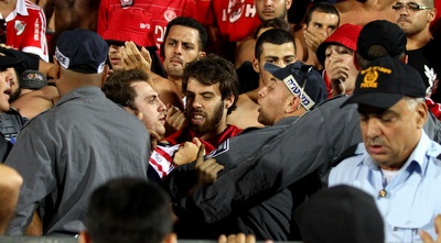 מהומות ביציעים. 6 אוהדים הורחקו (שי לוי)