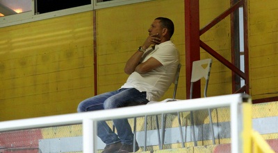 קלינגר מרוצה ביציע (חגי ניזרי)