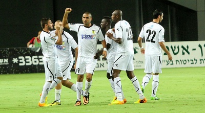 שחקני בית&qout;ר חוגגים. החזירו את היתרון (חגי ניזרי) שחקני בית&qout;ר חוגגים. החזירו את היתרון (חגי ניזרי)