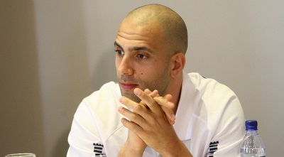 כדיר. &qout;ישבתי וחיכיתי לחוזה&qout; (חגי ניזרי)