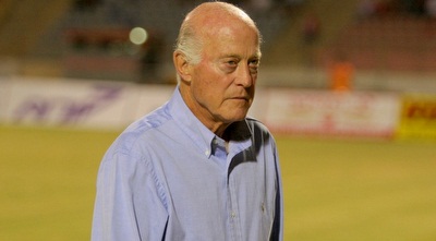 קשטן. לא מרוצה רועי ריינשרייבר שהוציא שני צהובים לקוסטה (משה חרמון) קשטן. לא מרוצה רועי ריינשרייבר שהוציא שני צהובים לקוסטה (משה חרמון)