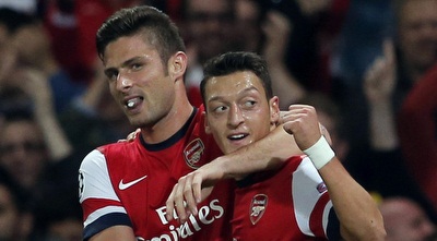 ג´ירו ואוזיל חוגגים. שיתוף פעולה נהדר בין השניים (רויטרס)