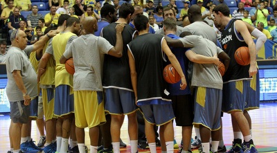 אימון מכבי ת&qout;א (חגי ניזרי)