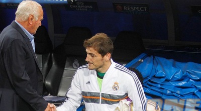 איקר קסיאס. רואה בעיקר ספסל איקר קסיאס. רואה בעיקר ספסל