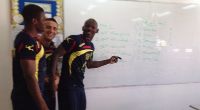 שחקני אשדוד בכיתות (האתר הרשמי מ.ס. אשדוד))