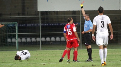 סמיניאן שולף את האדום לחליילה (יניב גונן)