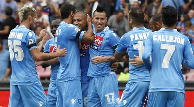 שחקני נאפולי חוגגים את הניצחון (רויטרס) שחקני נאפולי חוגגים את הניצחון (רויטרס)